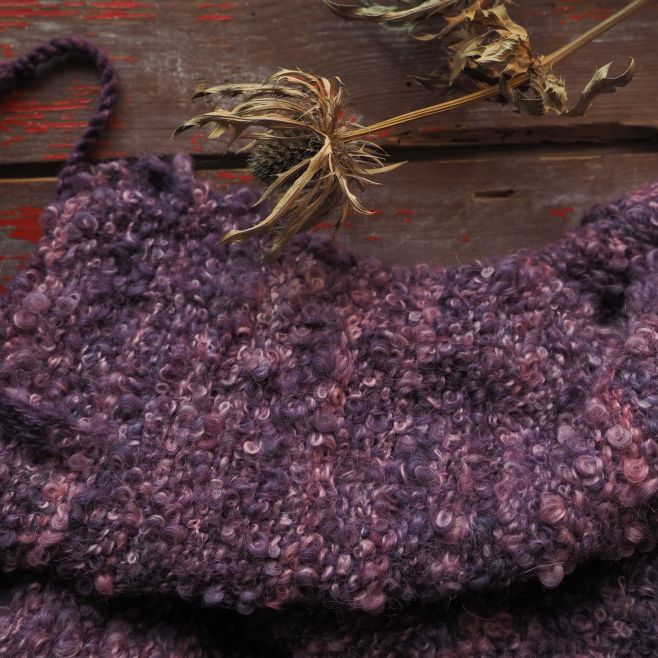 Ještě dobarvím poslední klubka a dotkám a vyperu šály a už se začnu balit do.... Brna. Už podruhé se chystám na tamní...